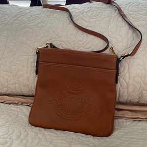 Excellent condition!!! Lauren Ralph Lauren crossbody purse. No signs of wear.